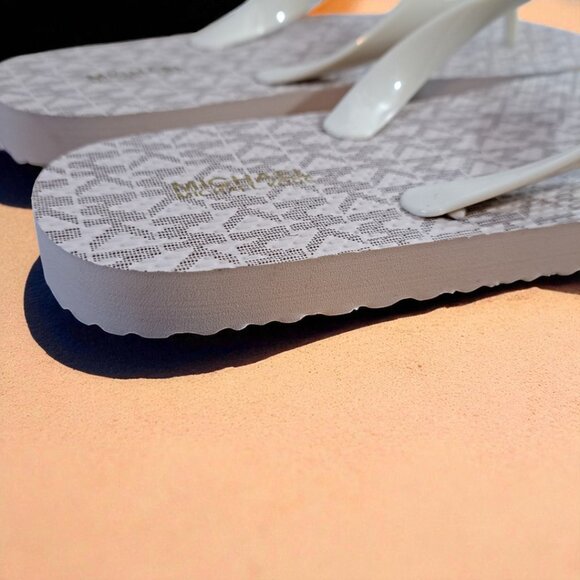 Michael Kors Women’s Cream and Gold Flip Flops Size 6M NWOT - Picture 6 of 10